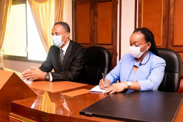 Medias241.com-gabon-COVID-19 - SOLIDARITÉ NATIONALE : LES MINISTRES FRANCK NGUEMA ET PRISCA KOHO NLEND MOBILISENT LES MOUVEMENTS DE JEUNES