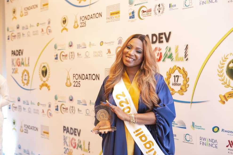 Medias241.com-GABON-Padev 2022 : Une Gabonaise reçoit le prix du leadership féminin africain à Kigali