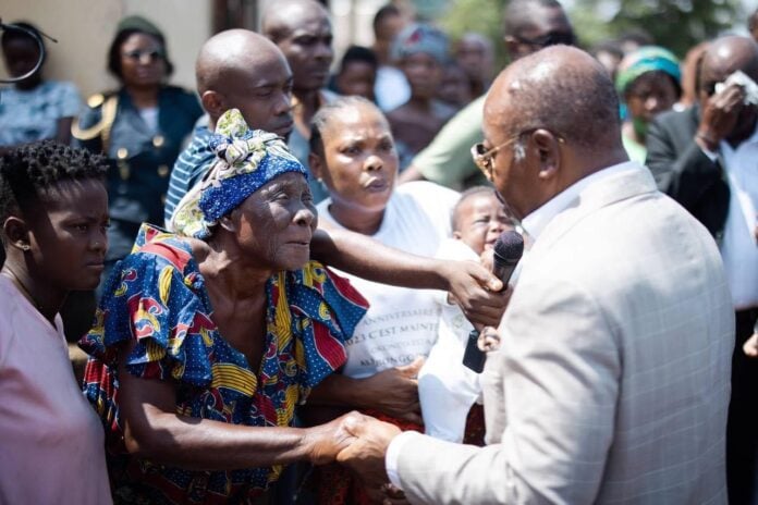 Medias241.com-GABON-Franceville: Ali Bongo Ondimba apporte son soutien aux victimes d'un violent orage