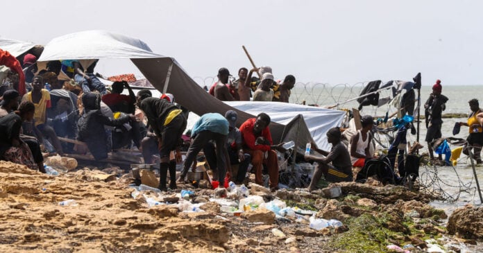 Medias241.com-GABON-Frontière tuniso-libyenne : des centaines de migrants bloqués sans eau, ni nourriture