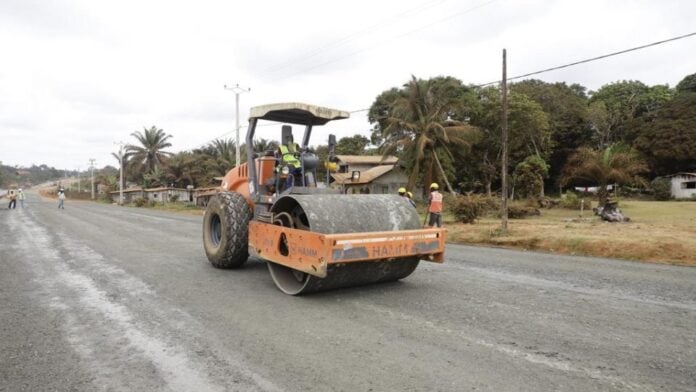 Medias241.com-Gabon-Infrastructure routière: La SAG au cœur de réhabilitation du 1er tronçon de la nationale 1