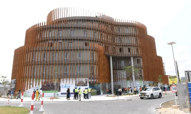 Medias241.com-GABON-Baie des rois: Ali Bongo inaugure le premier bâtiment éco-responsable