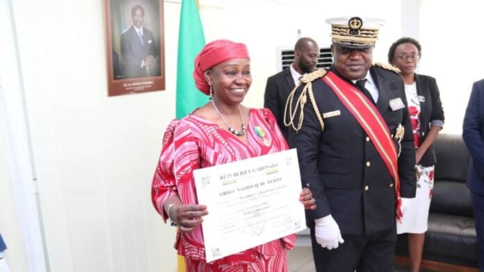 Medias241.com-GABON-Aïchatou Sanni Aoudou élevée à la dignité d'officier par Ali Bongo Ondimba